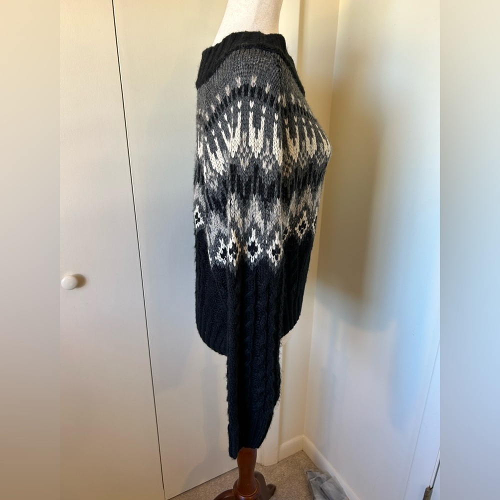 EVEREVE NWOT Black and Gray Off the Shoulder Scandi Sweater SZ M Cute & Cozy!! - Picture 4 of 6